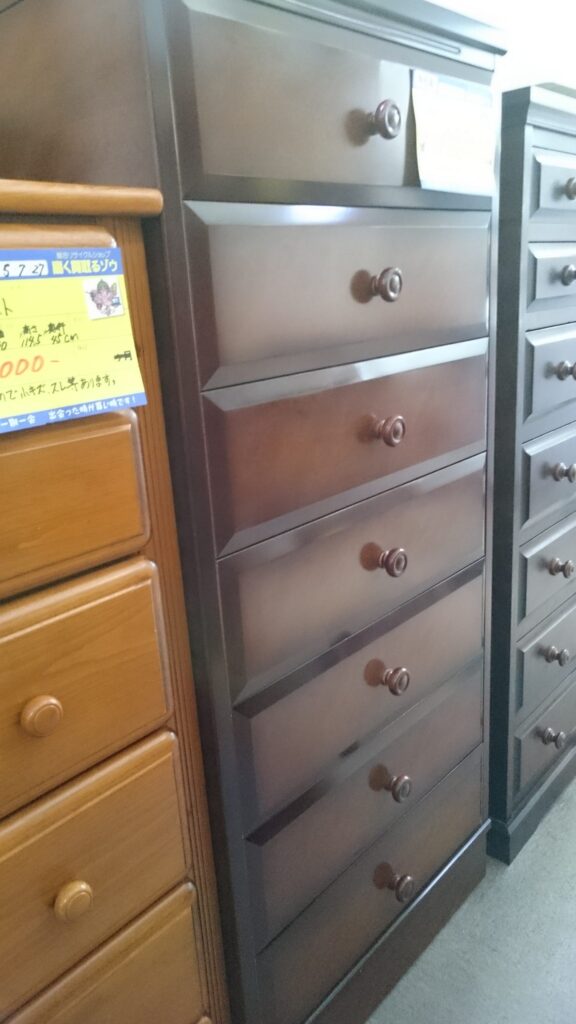 (入荷情報)サクラ天然木 7段チェスト スリム 衣類収納 タンス 八幡東店 | 高く買取るゾウ