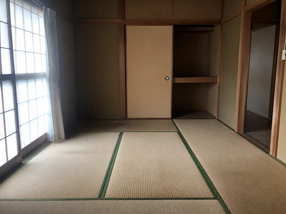 遺品整理で片付けが完了した和室